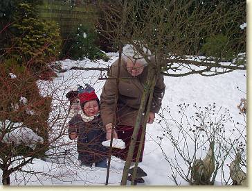 20060304-01 Met grootoma Donselaar in de sneeuw 1